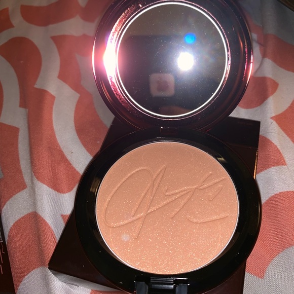 Aaliyah MAC Collection 💄 - Picture 4 of 8